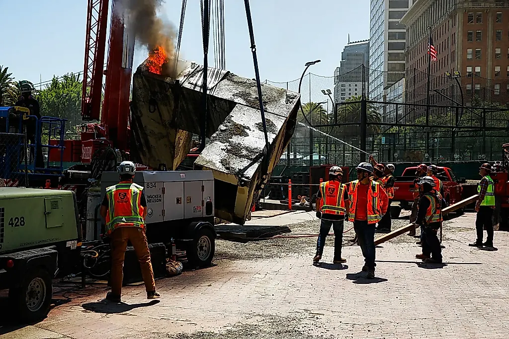 Vaillancourt Fountain Catches Fire During Controversial Removal
