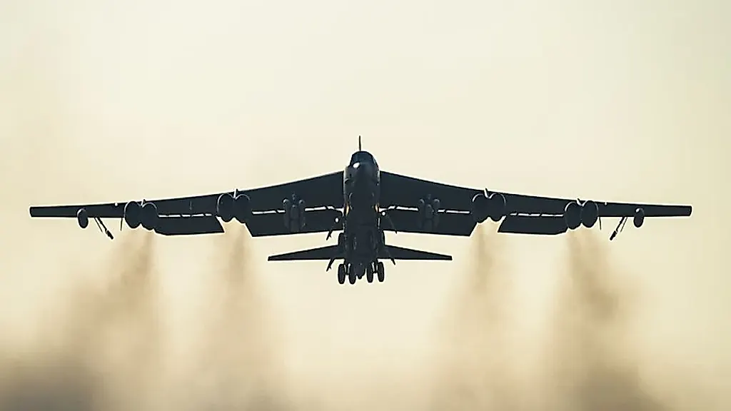 B-52 получает новую жизнь: бомбардировщик-ветеран близок к 100-летию