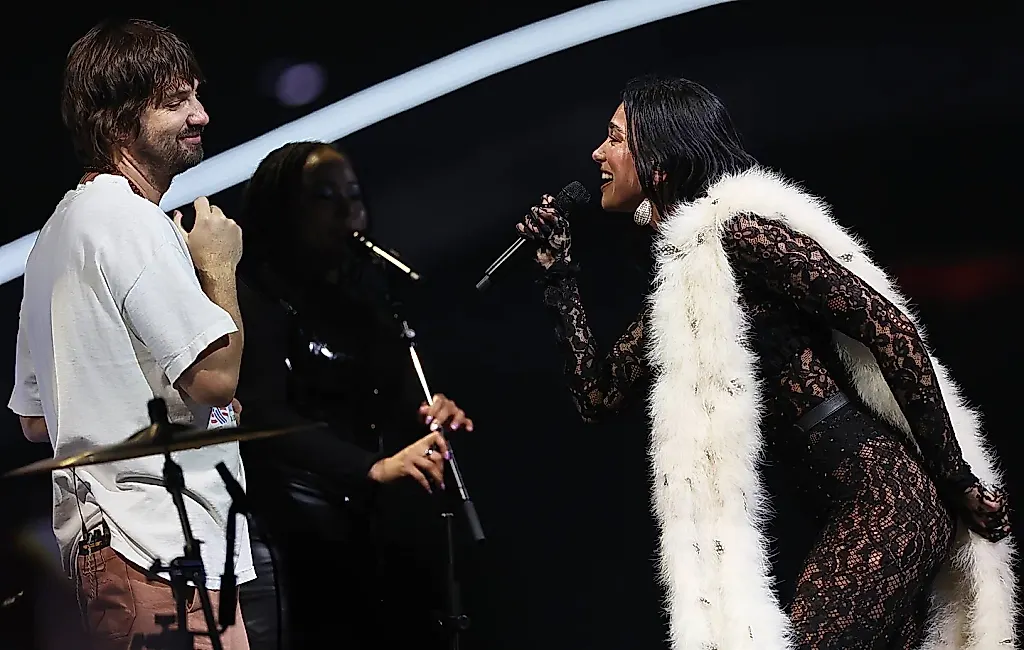 Dua Lipa устроила сюрприз с Tame Impala на The O2