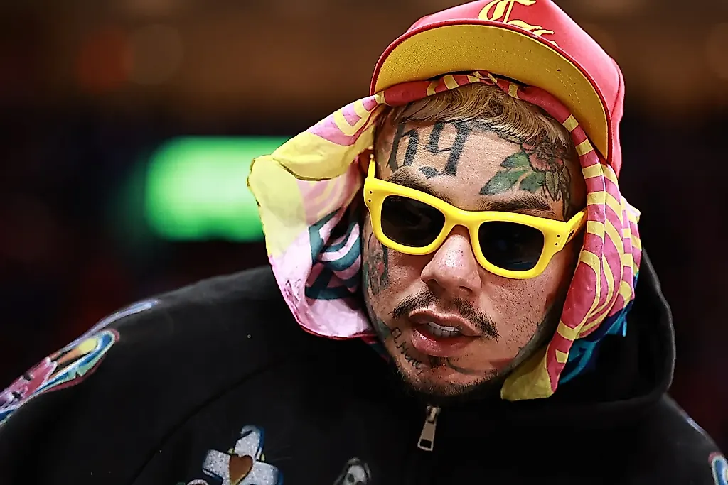 6ix9ine шокирует заявлением о беременности девушки на гендер-пати