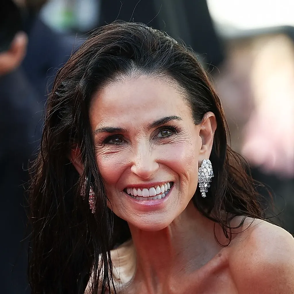 Demi Moore на Каннском ковре — русалки атакуют
