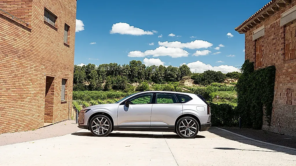 2027 Volvo EX60: первый тест-драйв сверхгладкого SUV за 60 тысяч долларов
