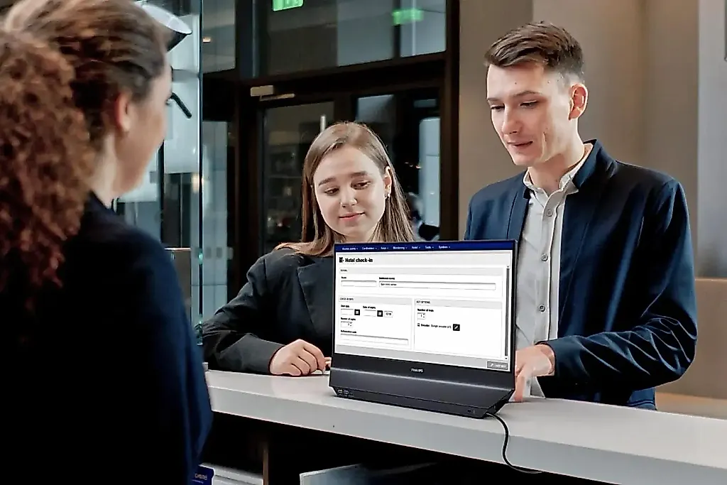 Двусторонний сюрприз от Philips: монитор с экраном сзади