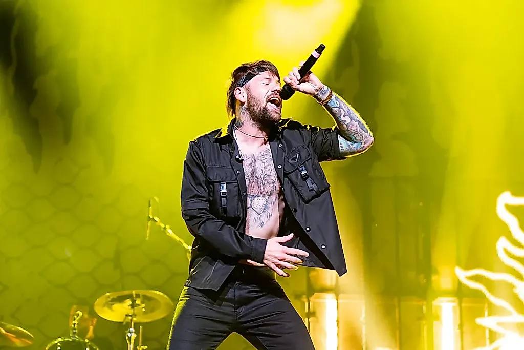 Солист Beartooth совершил каминг-аут: подробности развода после 14 лет