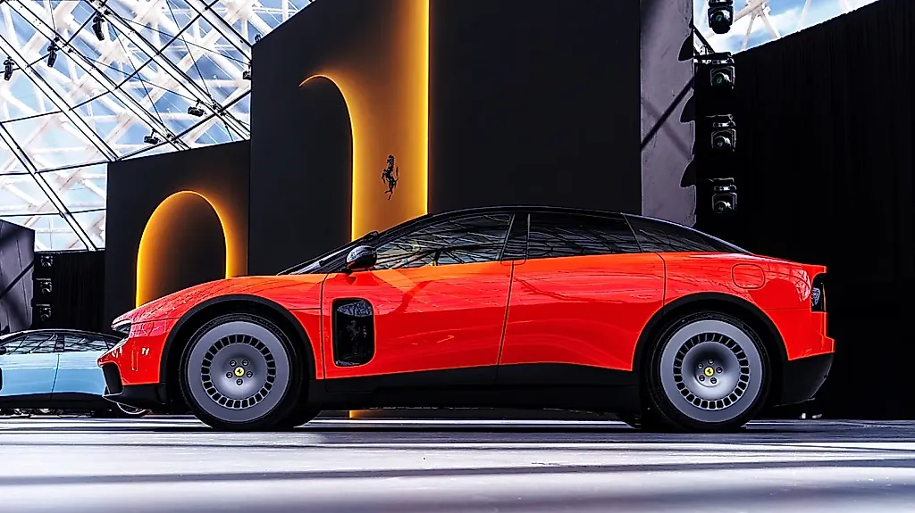 Ferrari Luce: дебют от студии Jony Ive
