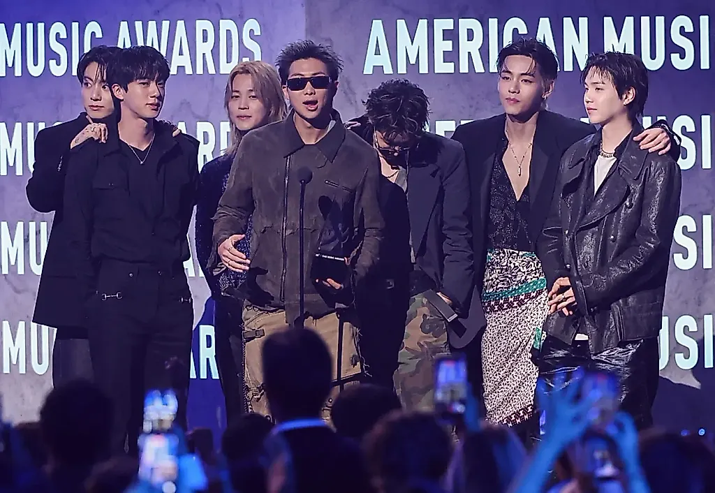 BTS, Тейлор Свифт и драма на AMA 2026