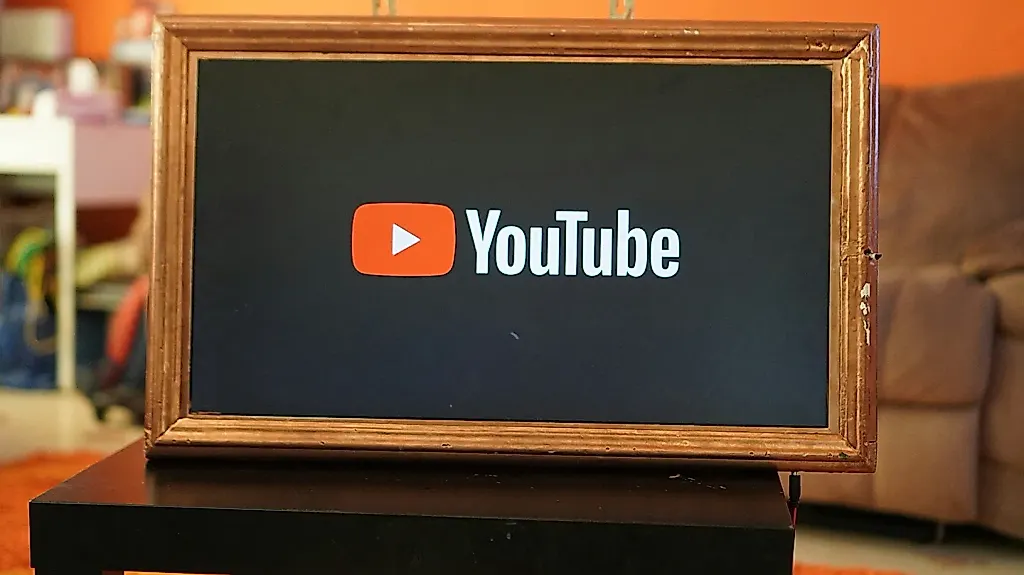 YouTube сам определит и промаркирует ролики, созданные ИИ