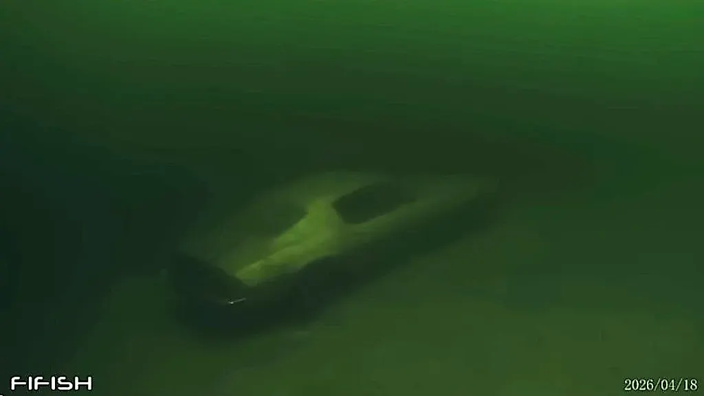 Разгадка на дне озера: как Camaro Z28 ушёл под лёд