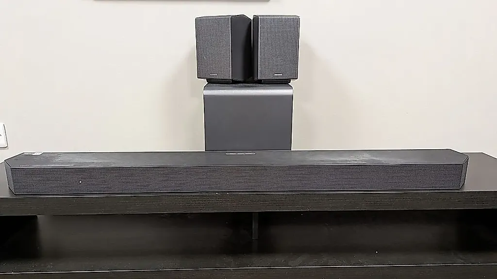 Я протестировал флагманский саундбар Samsung HW-Q990H с поддержкой Dolby Atmos: хотя он и придерживается рецепта своих предшественников, но до сих пор задает планку для саундбаров в 2026 году.