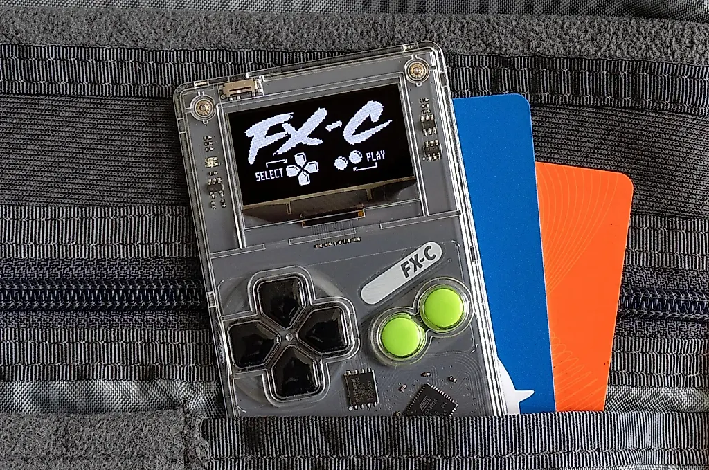 Мини-консоль Arduboy FX-C: микроскопическая радость для занятых