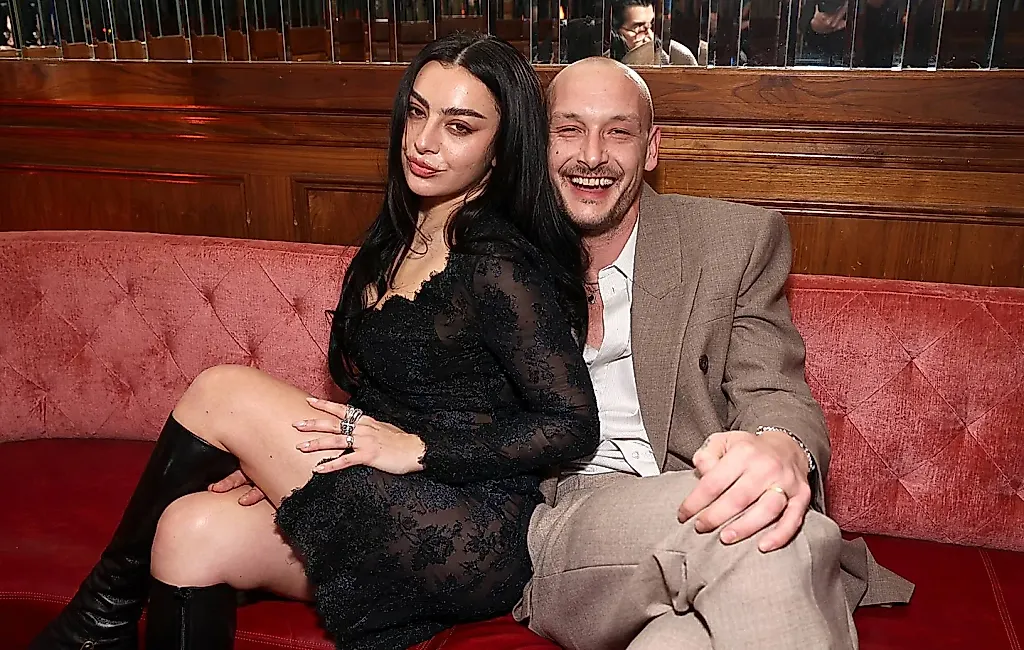 Charli XCX и George Daniel устроили секретную фан-вечеринку в Лондоне