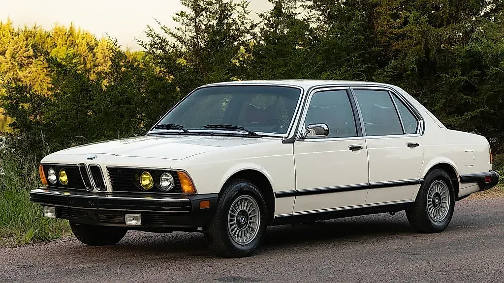 Ретро-классика: BMW 733i 1979 года — как сохранить стиль, но потерять Bluetooth