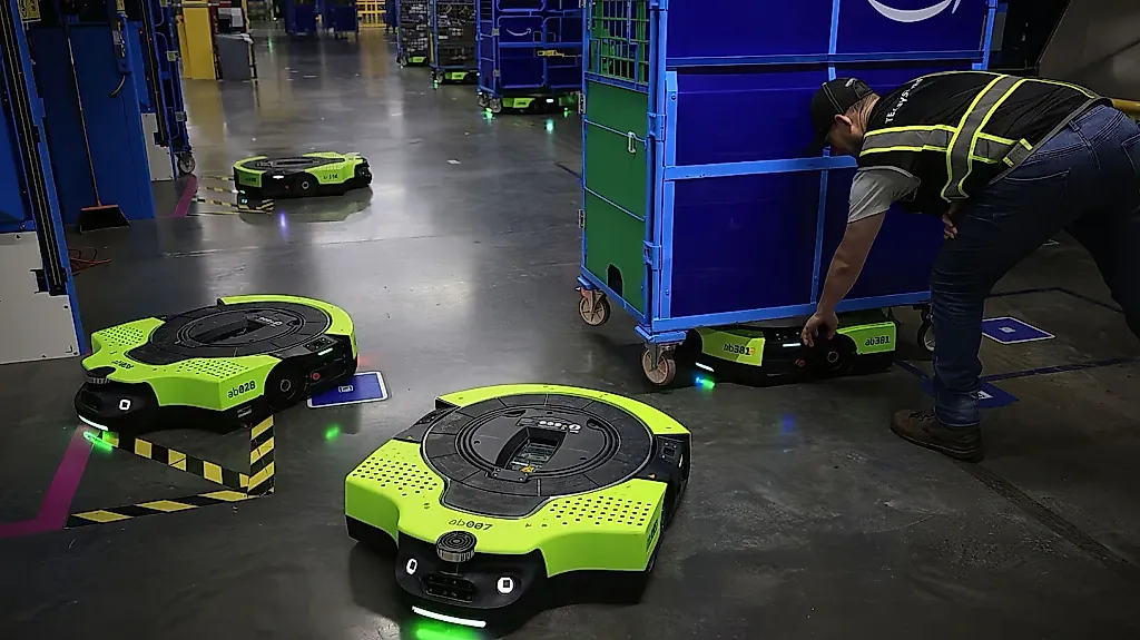 Amazon’s new Proteus warehouse robot is fully autonomous