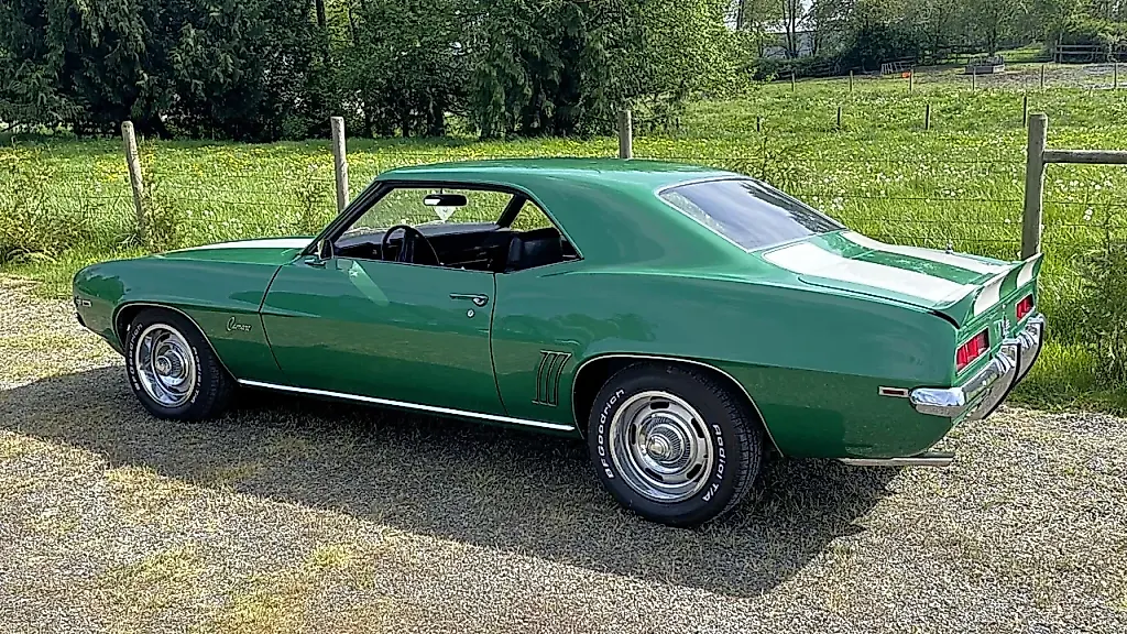 Четыре автомобиля с характером: от Camaro до Porsche