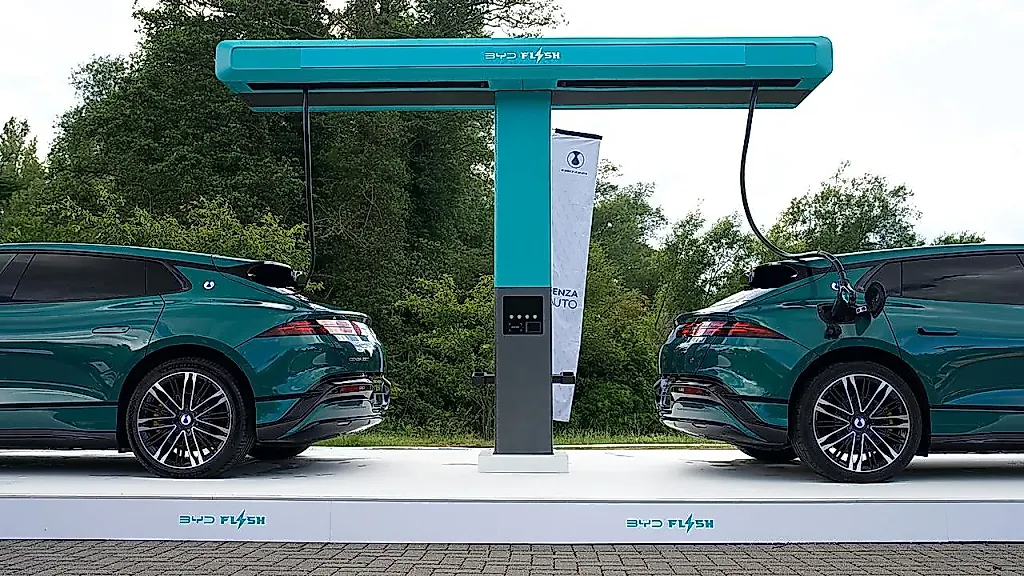 BYD заряжает Denza Z9 GT за 10 минут