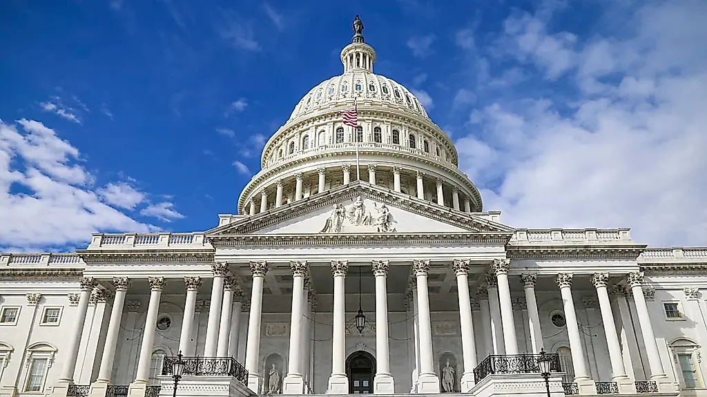 Конгресс США даёт устаревшему закону о слежке утечь сквозь пальцы на фоне скандального назначения директора национальной разведки от Трампа