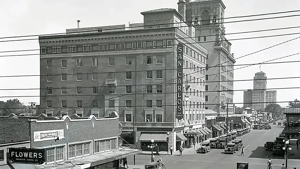 Old Packard Solves Case: How One Car Changed America