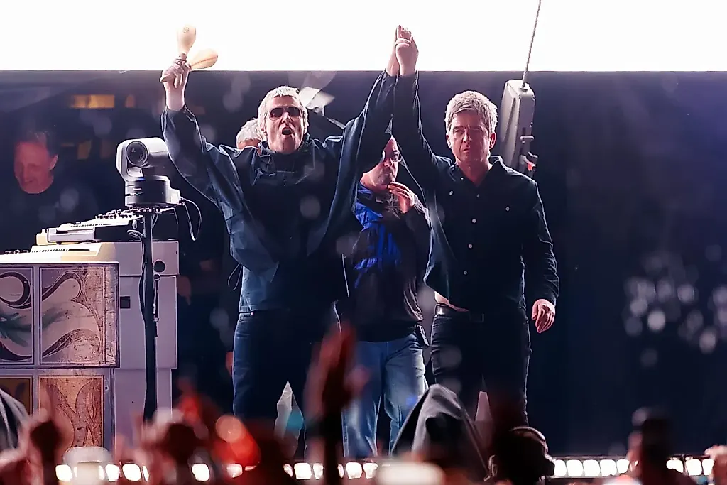 Английские фанаты устроили массовое пение Wonderwall после победы на Чемпионате мира