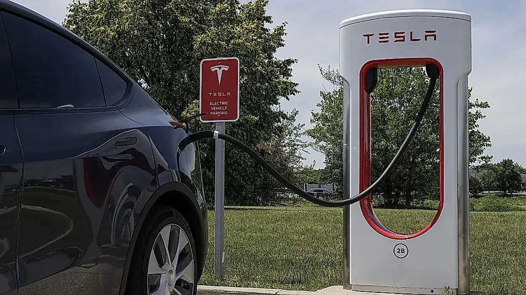 Семья подает в суд из-за гибели в аварии с Tesla в Техасе