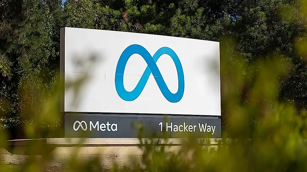 США требуют от Meta доступ к искусственному интеллекту