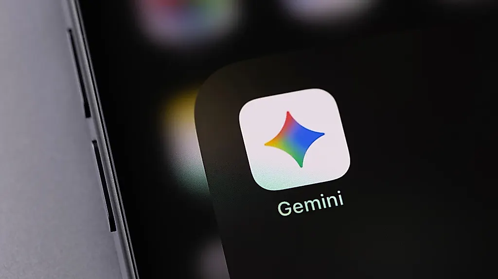 Как вернуть Google Assistant вместо «Гемини» на Android
