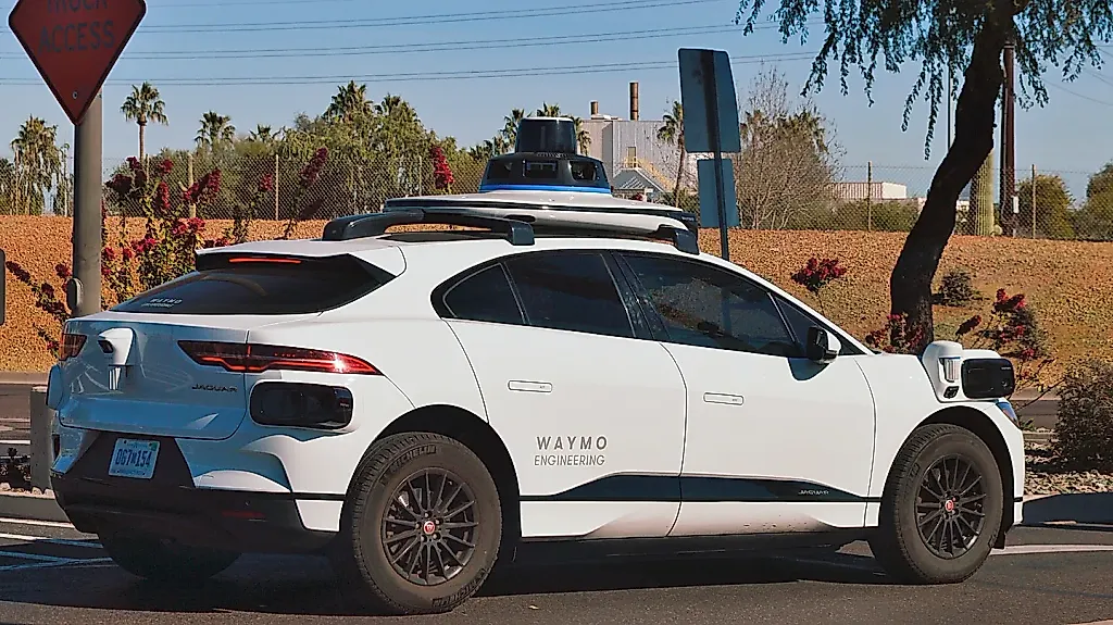 Uber прекращает сервис Waymo в Фениксе