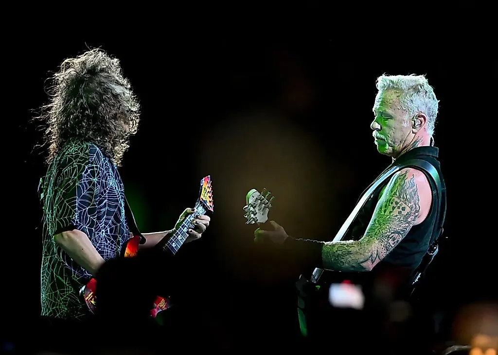 Metallica сыграли запрещенного Tom Jones на стадионе в Кардиффе