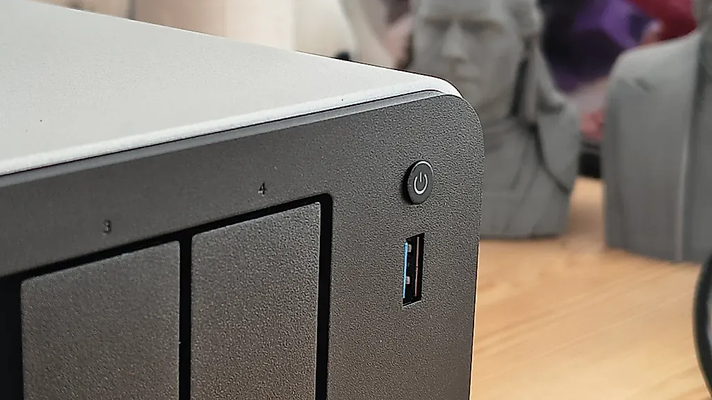 TerraMaster F4-425 Pro: шаг вперед или топтание на месте?