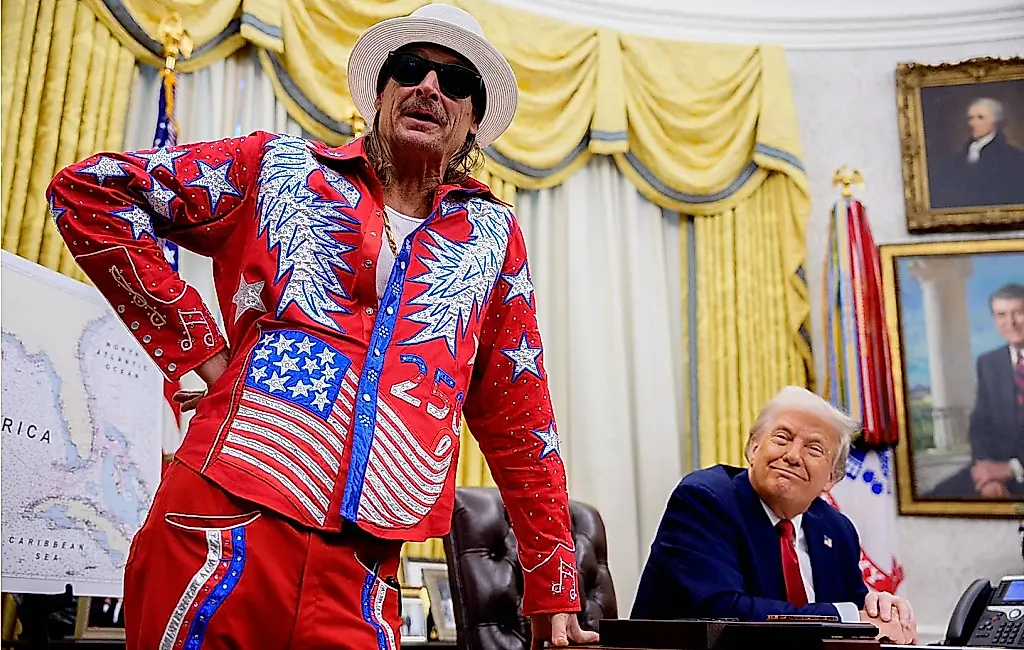 Как Kid Rock оказался в закулисье "главного шоу земли" рядом с Трампом
