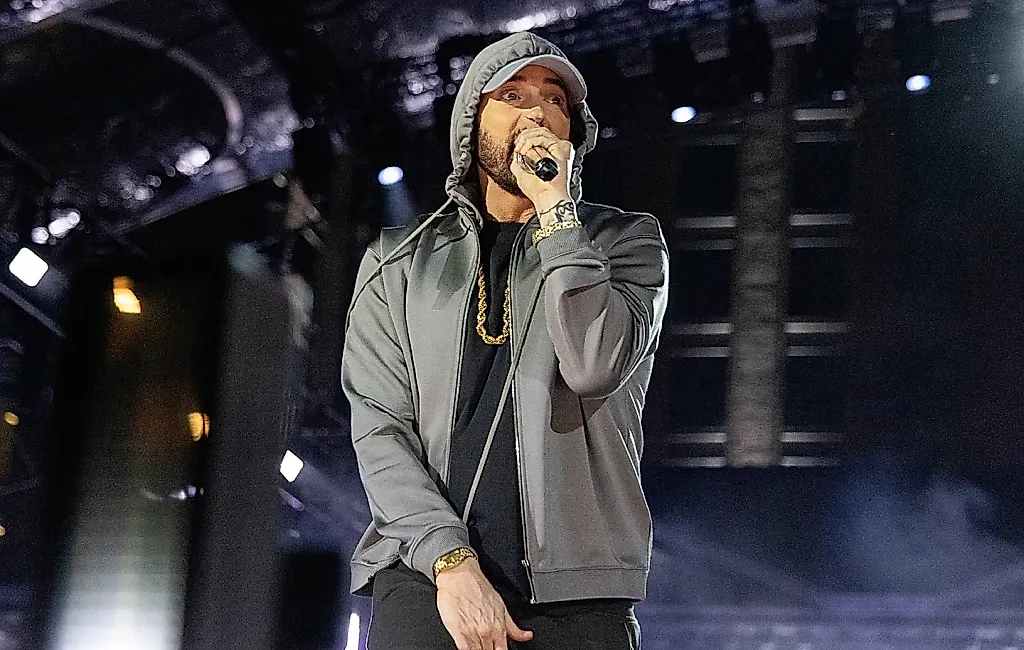 Eminem проигрывает дело против Swim Shady: бренд-парадик смены прав