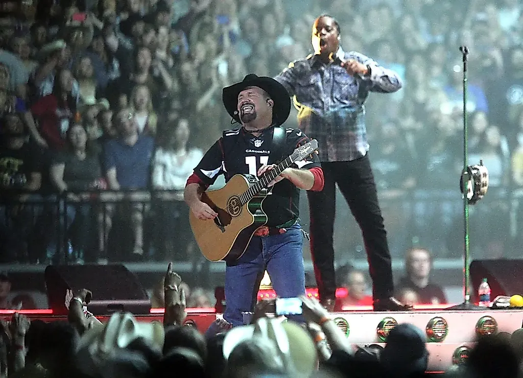 Garth Brooks запускает новый тур Blame It All On My Roots
