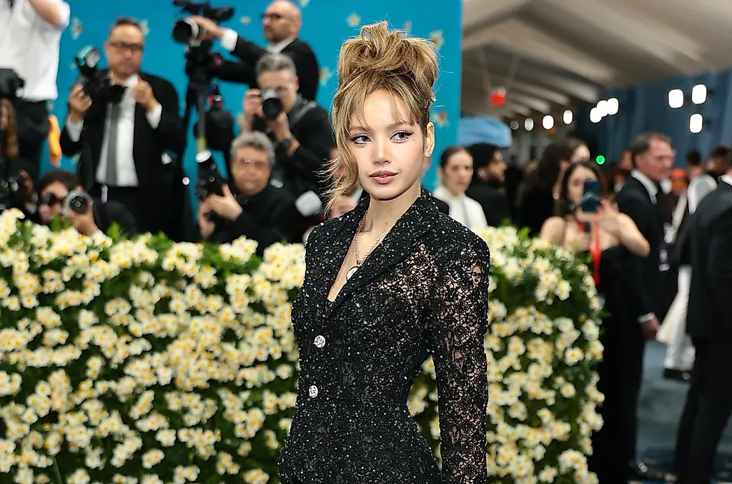 ЛИСА из BLACKPINK и загадка с нижним бельем Розы Паркс на Мет Гала 2025