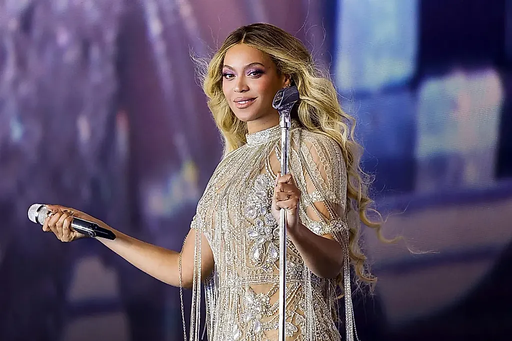 Beyoncé вернулась в топы с неожиданным релизом «Morning Dew»