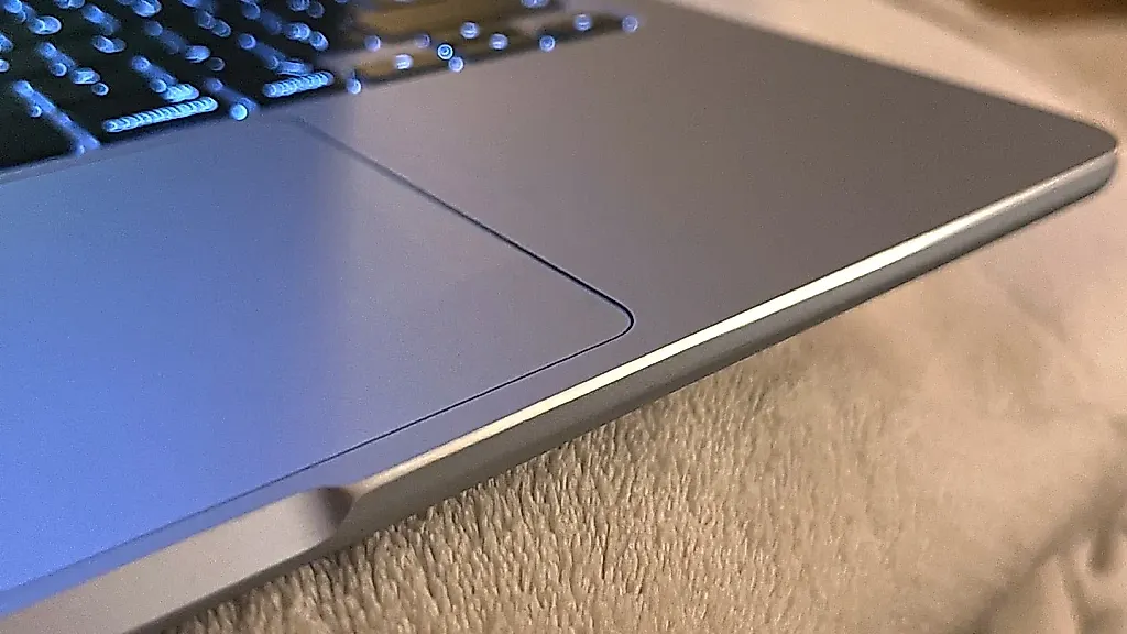 Пользователи Apple стачивают острые углы MacBook ради комфорта