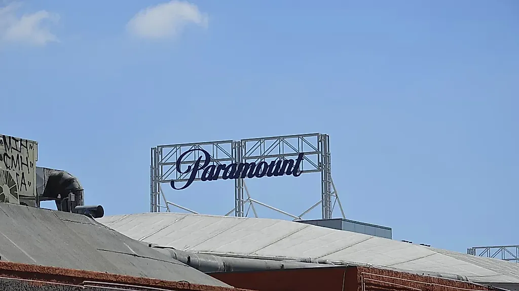 Суд притормозил слияние Paramount и Warner Bros.