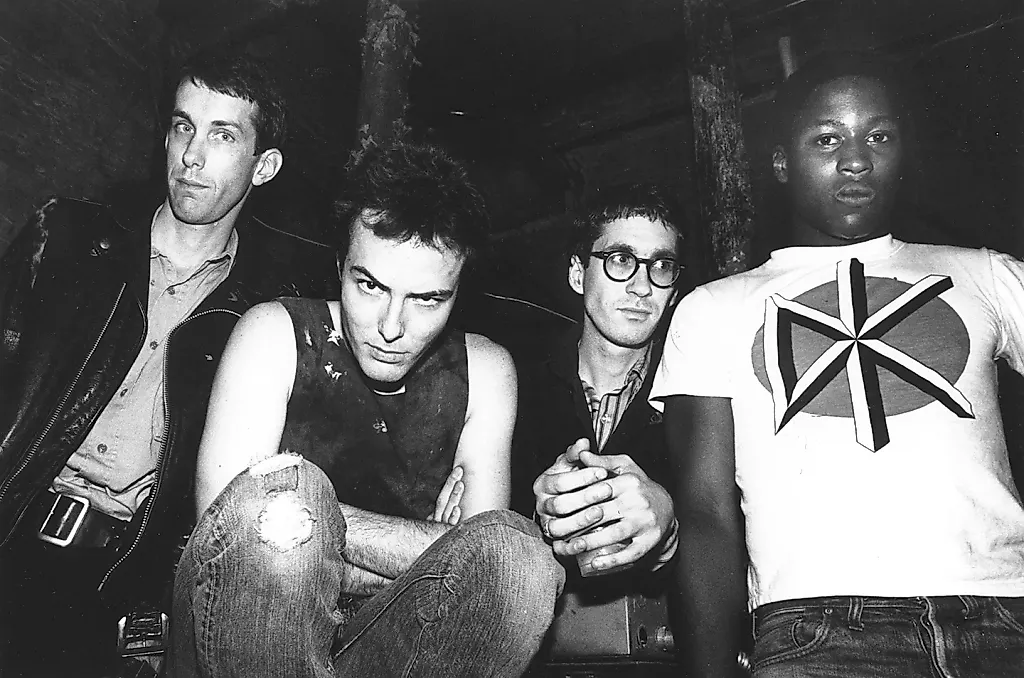 Мошенница на гитаре: как Джелло Биафра мешает воссоединению Dead Kennedys