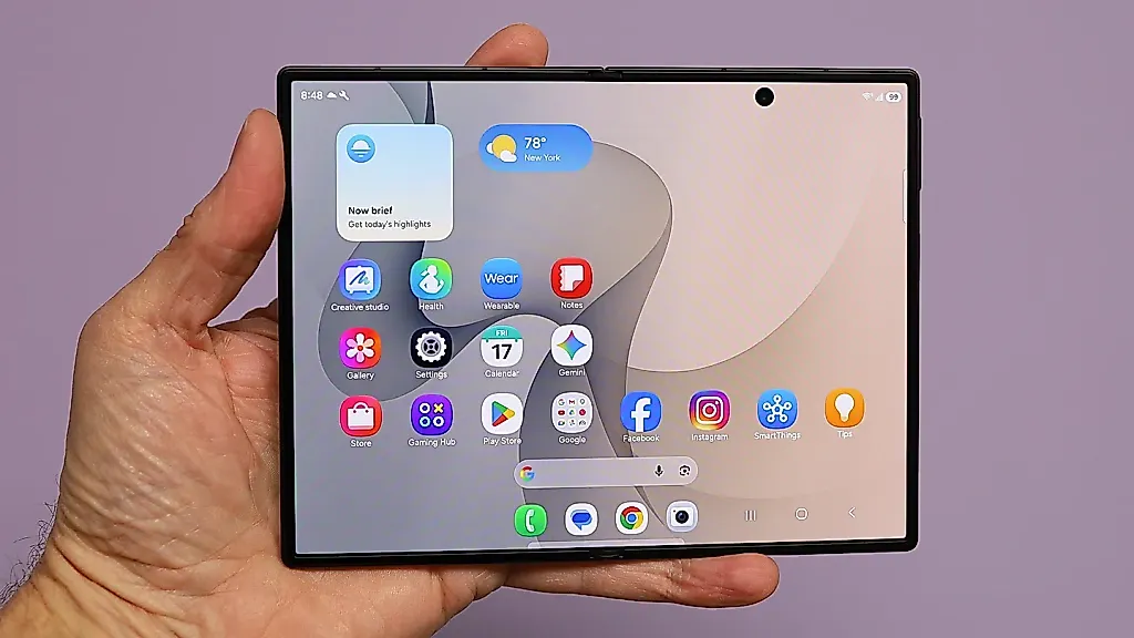 Свернись и раскройся: Новый Galaxy Z Fold 8 пытается вернуть нам весёлую эрту мобильников