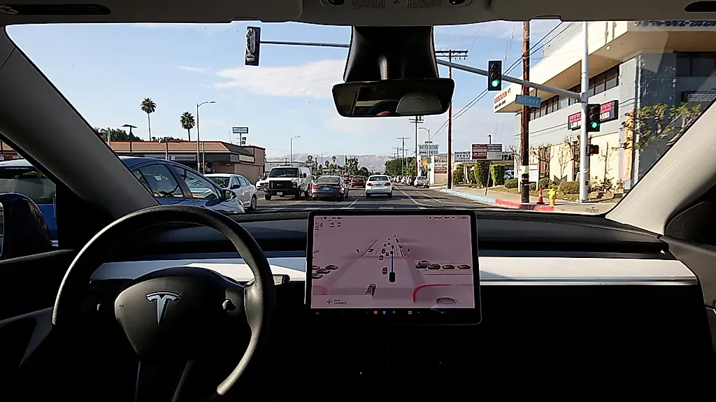 Уволенный менеджер Tesla назвал Full Self-Driving «катастрофой на колесах»