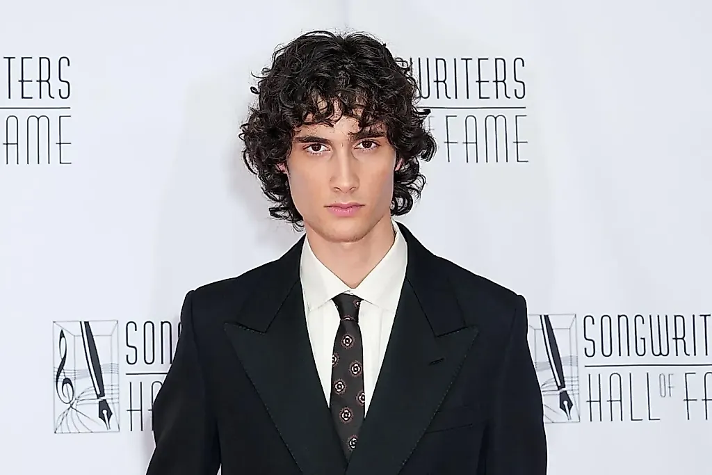 Sombr откровенно рассказал о борьбе с собственным телом и пищевыми трудностями