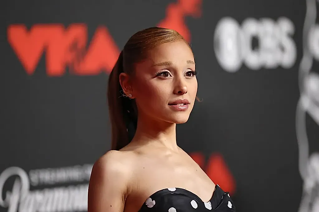 Ariana Grande снова на вершине австралийских чартов — "Petal" стартует с №1