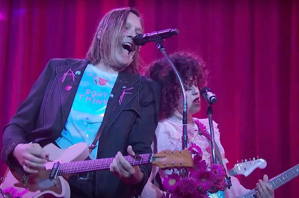 Arcade Fire на Saturday Night Live: не просто песни, а целая драма