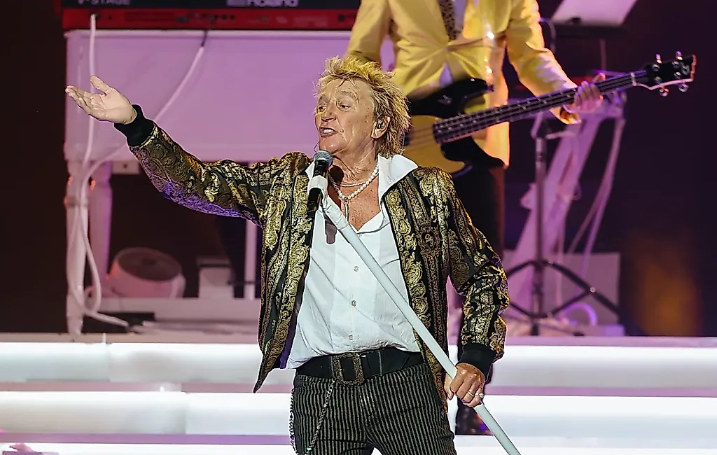 Rod Stewart переносит концерт из-за процедуры