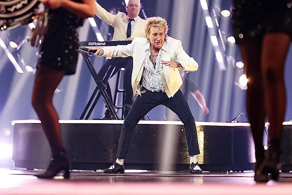 Rod Stewart отменяет концерт в Кливленде из-за врачей