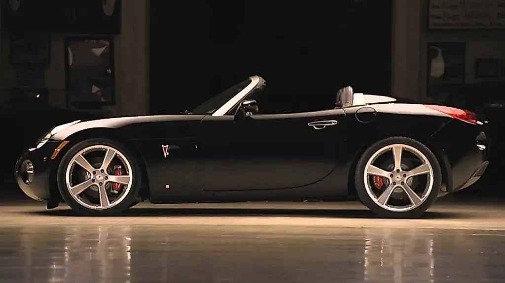 Главный дизайнер Tesla и его Pontiac с мотором от Corvette
