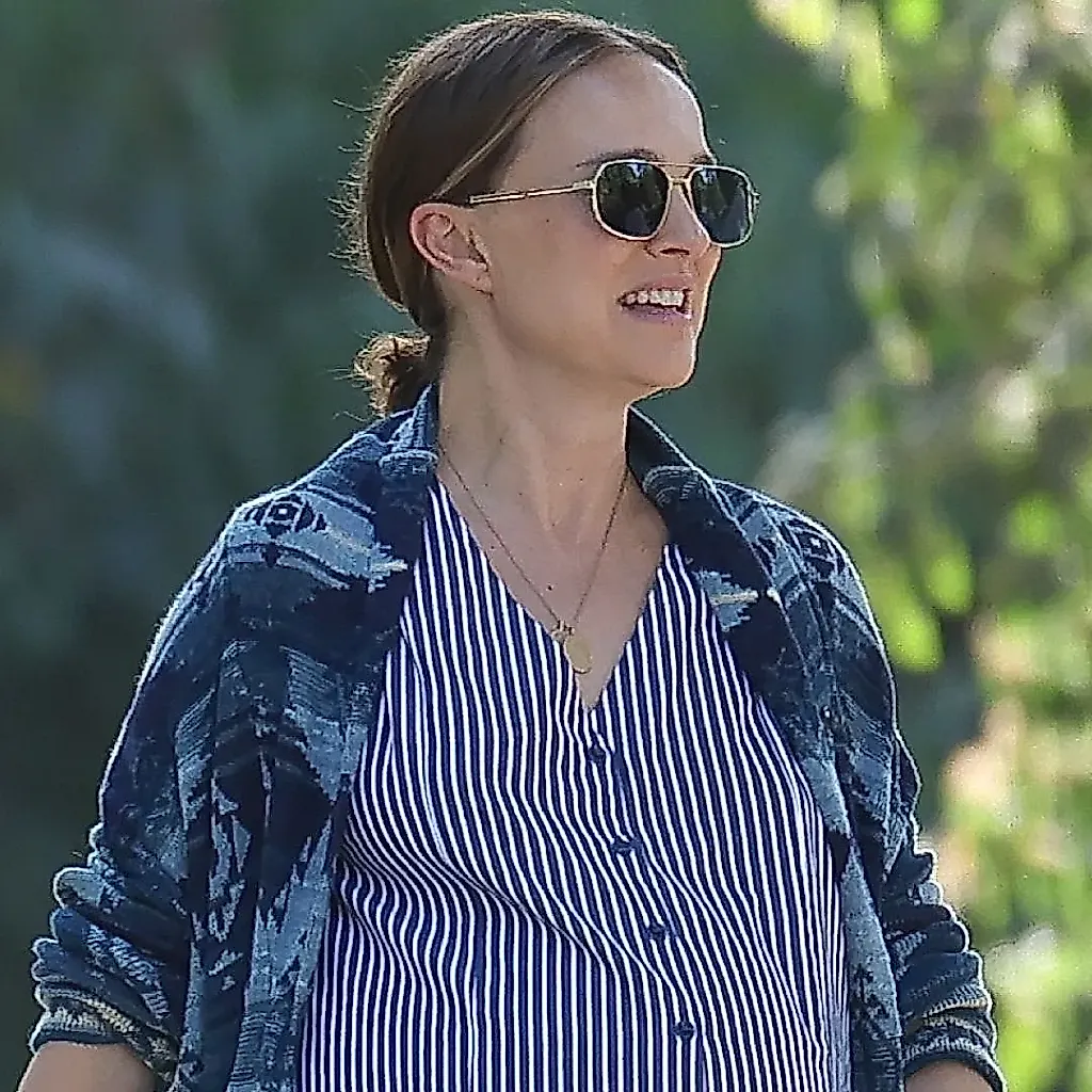 Veja’s White Sneakers Made Natalie Portman the Chicest Mom in Paris