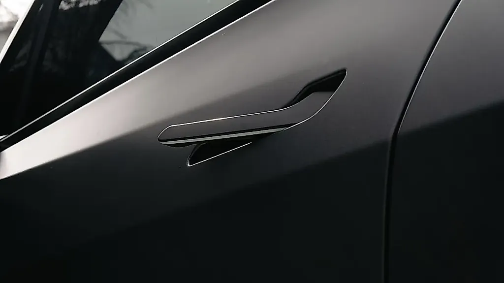 Tesla и другие отзывают более 4 миллионов автомобилей в Китае из-за скрытых дверных ручек