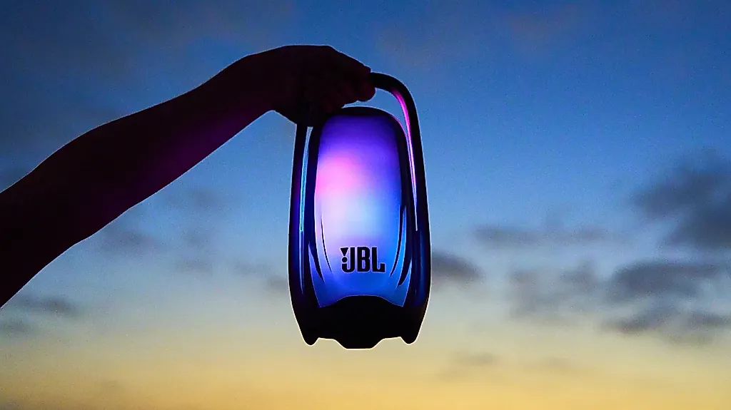JBL Pulse 6: праздник, который включается в розетку