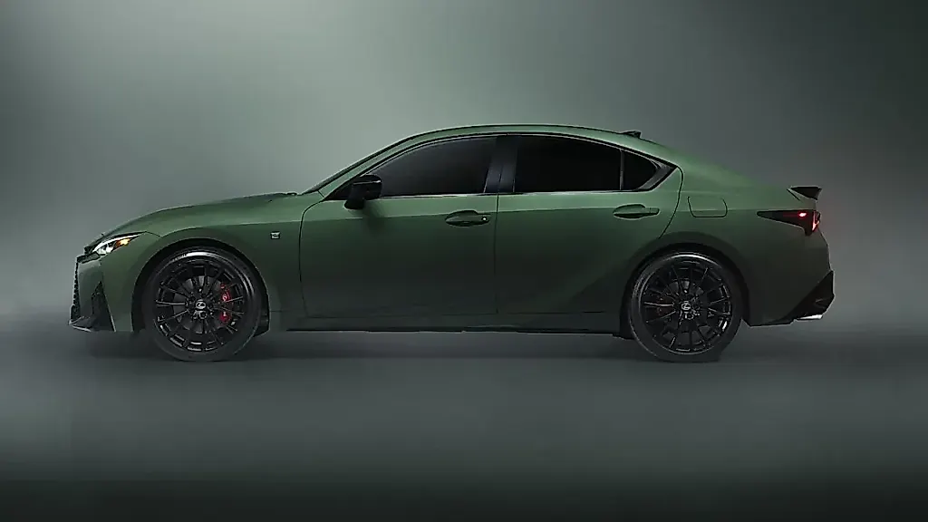 Lexus IS: зелёная роскошь