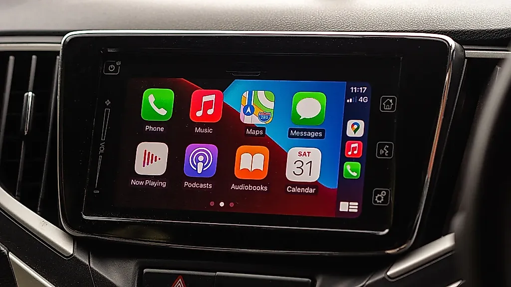 Плёнка на экране CarPlay: снимать или оставить?