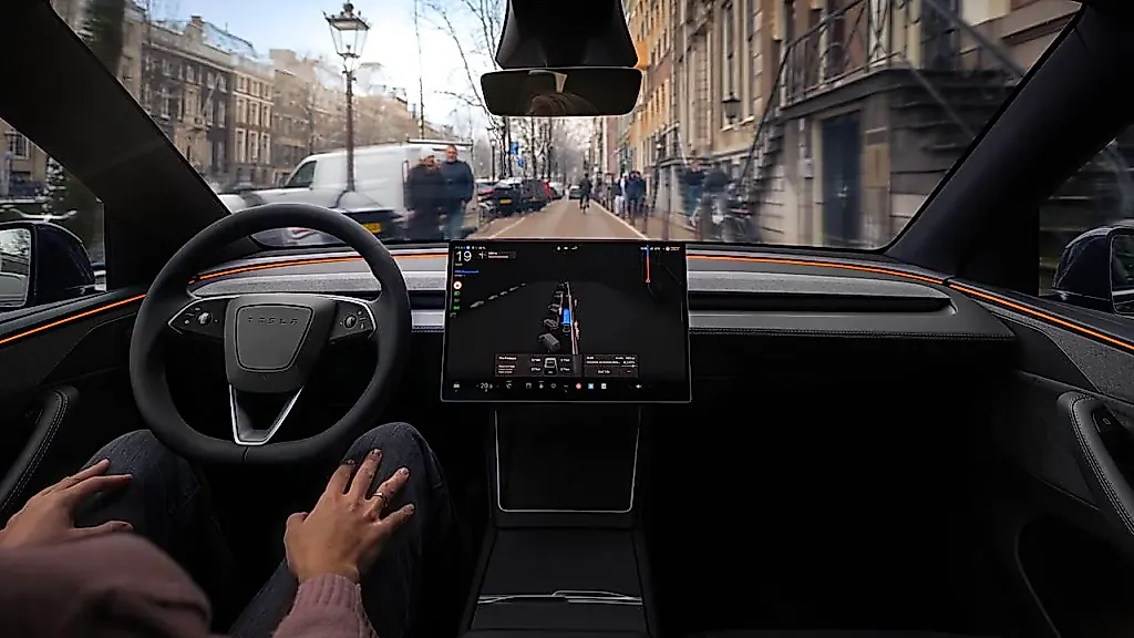 Tesla остановилась — расследование продолжается
